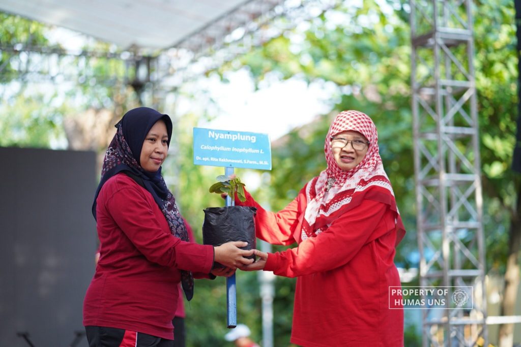 FMIPA UNS Continues Tree-Planting Tradition for New Doctoral Graduates, Reinforcing Environmental Commitment