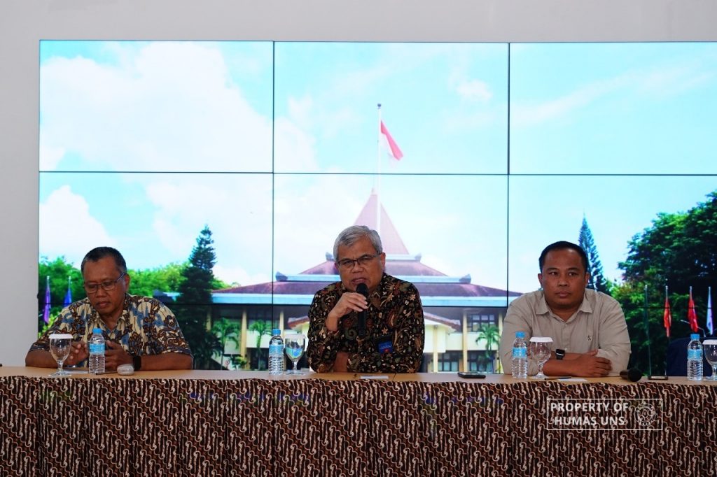 UNS Rector Holds Gathering with Journalists
