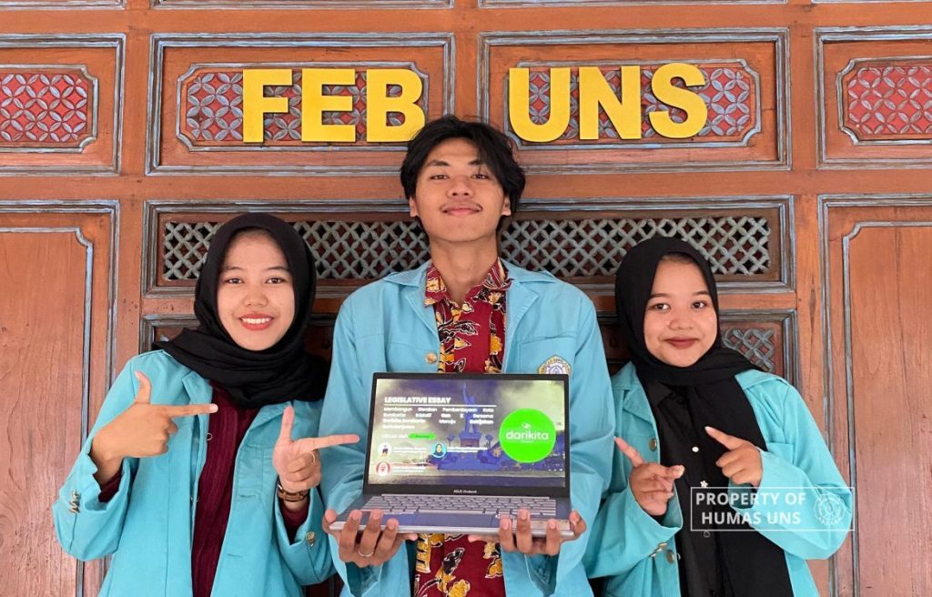 Highlighting Surakarta's Empowerment Movement, FEB UNS Students Win First Place in Essay Competition