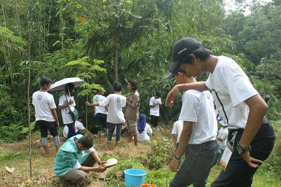 Penanaman pohon di Dusun Sawahan, Desa Pablengan, Matesih, Karanganyar pada Minggu, 27 November 2016. Foto: https://facebook.com/kmituns.