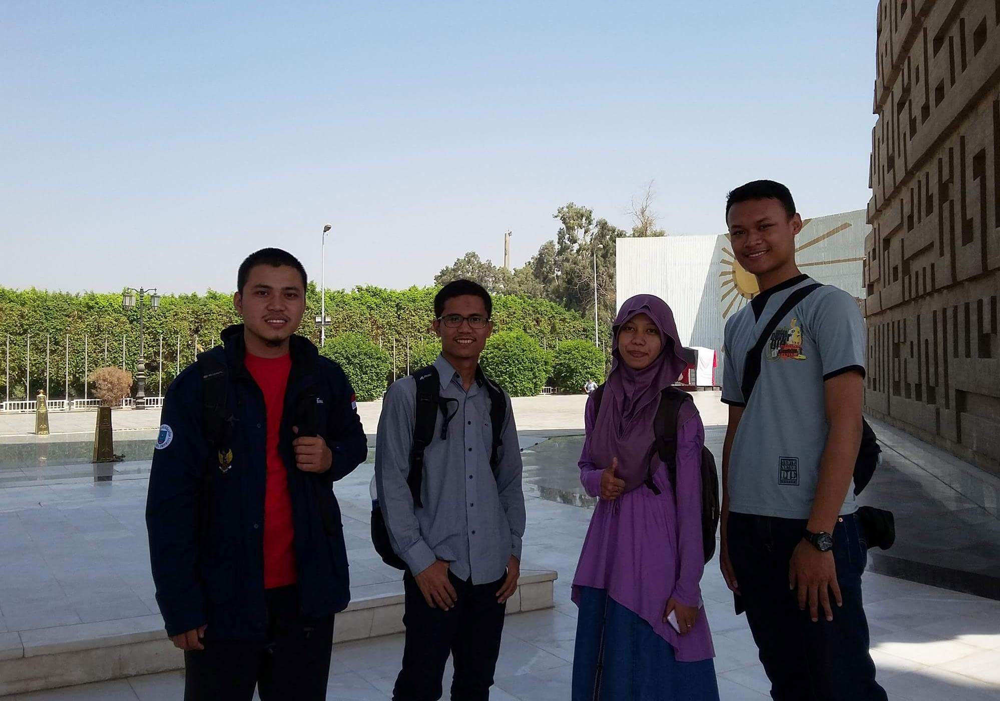 UNS mengirim empat mahasiswa Sastra Arab untuk program Maharatu Lughatil Arabiyah di Suez Canal University, Mesir.