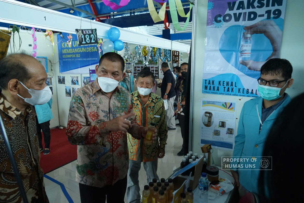 Kunjungi Stand Expo KKN UNS, Wakil Wali Kota Surakarta Beri Apresiasi