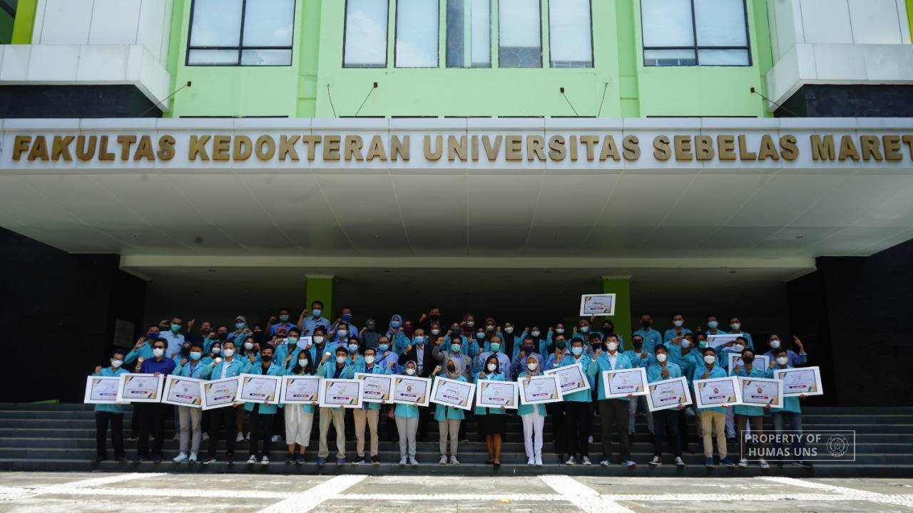 Puluhan Mahasiswa Berprestasi UNS Diguyur Insentif oleh UNS
