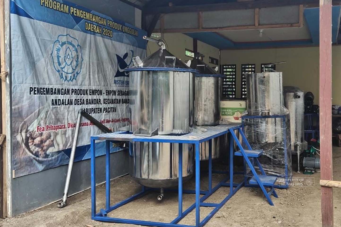 PPLH UNS Dampingi Petani Kunyit di Pacitan dalam Produksi Minyak Atsiri Kunyit