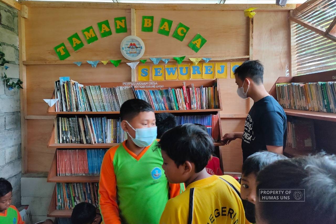 Peduli Literasi, Tim MBKM UNS Dirikan Perpustakaan di Desa Sewurejo, Kabupaten Karanganyar