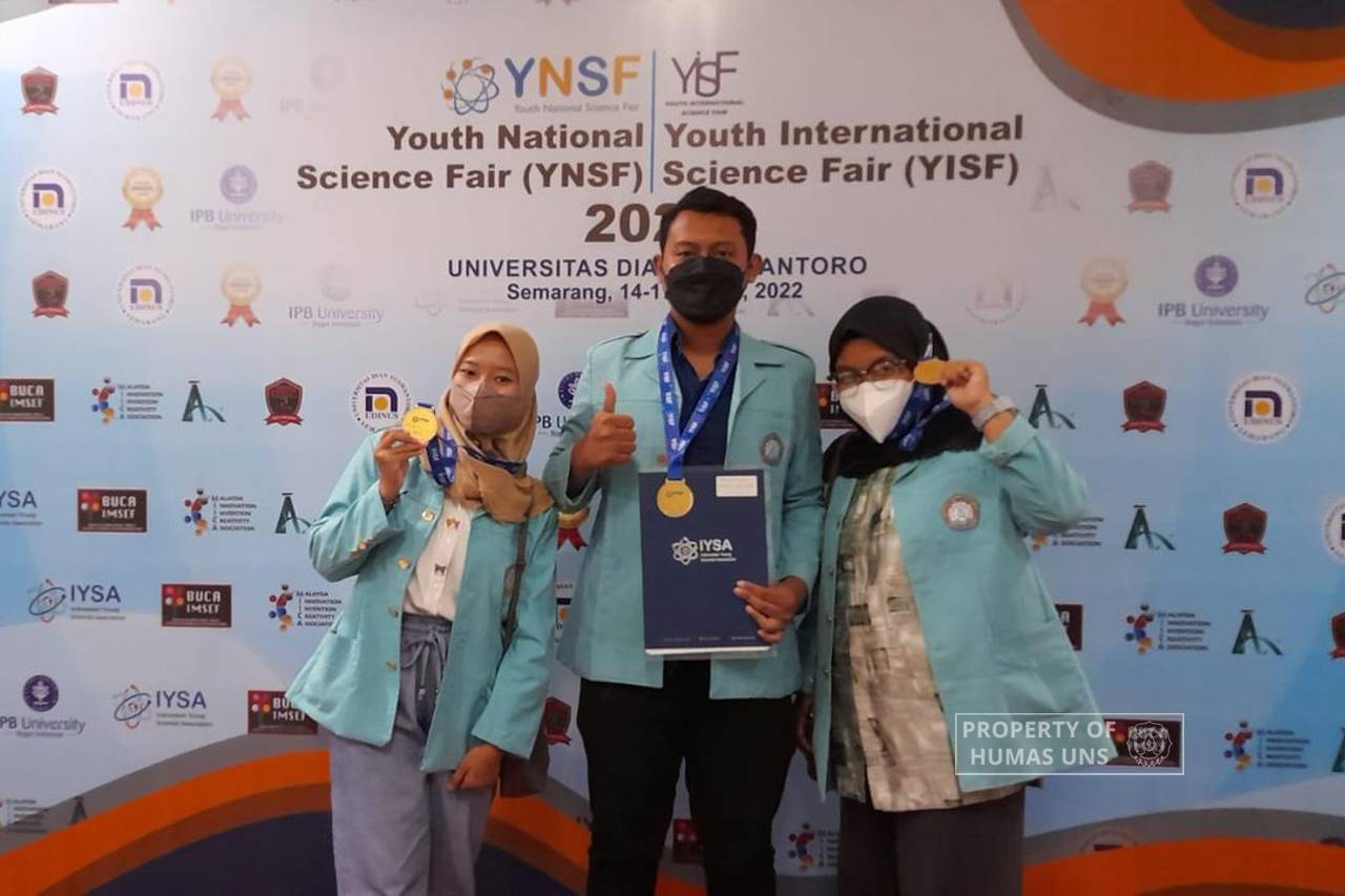 Usung Aplikasi Sastra Healing, Tiga Mahasiswa UNS Gondol Medali Emas dalam YISF 2022