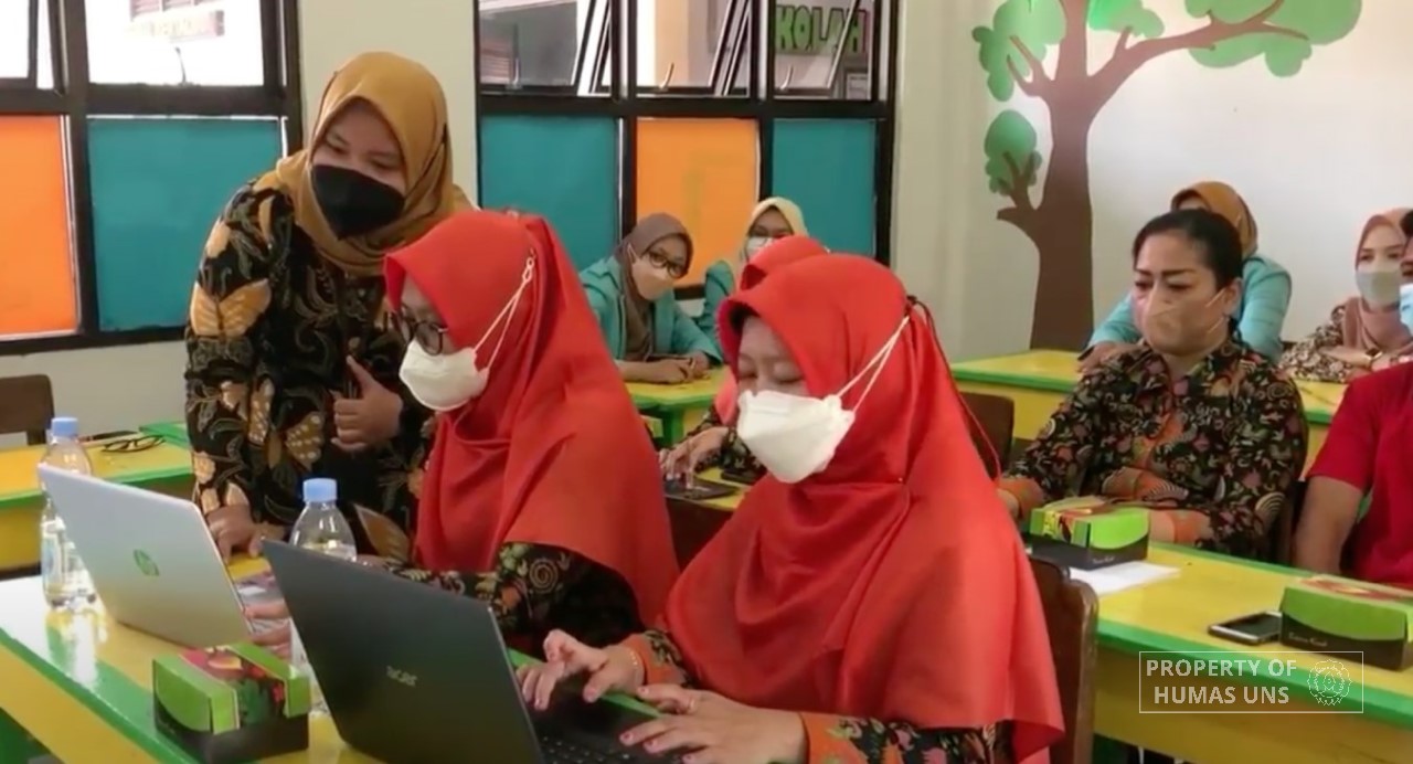 Tim Pengabdian UNS Berikan Pendampingan Pengembangan Bahan Ajar Digital Berwawasan Budaya Nusantara