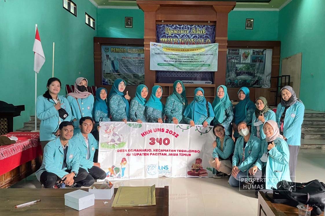 Mahasiswa UNS Mengadakan Pelatihan Pembuatan Permen Susu di Gemaharjo, Kabupaten Pacitan