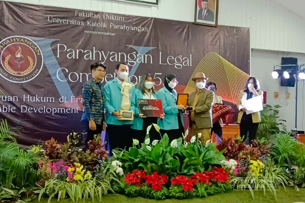 Delegasi KDFH UNS Juarai Kompetisi Debat Hukum Nasional Parahyangan Legal Competition 5.0