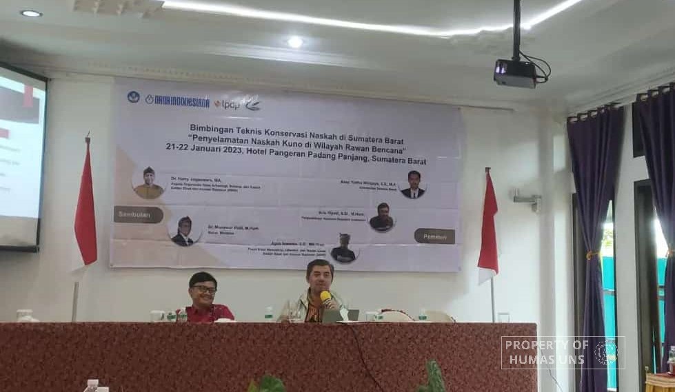 Dosen FIB UNS Paparkan Upaya Penyelamatan Naskah Kuno dalam Bimtek Konservasi Naskah di Sumatera Barat