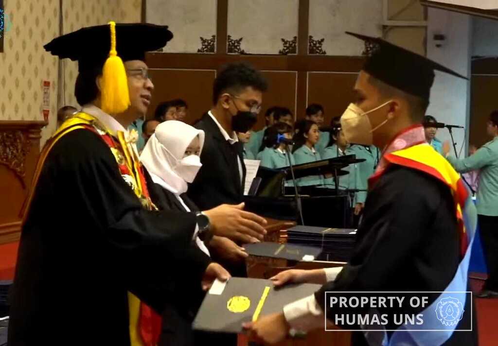 Dr. Muhammad Bagus Adi Wicaksono, S.H., M.H. Raih IPK Cumlaude dan Menjadi Lulusan Termuda Program Doktor UNS