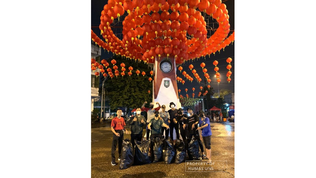 Viral di Tiktok, Aksi Bersih-Bersih Sampah oleh Mahasiswa UNS Tuai Pujian Warganet