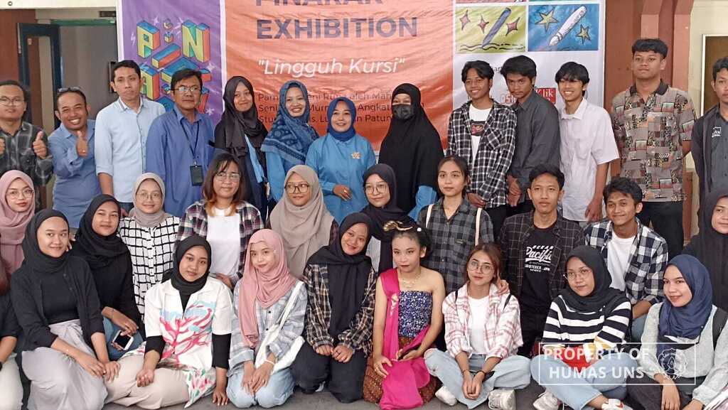 Mahasiswa Seni Rupa Murni UNS Persembahkan Pinarak Exhibition Lingguh Kursi
