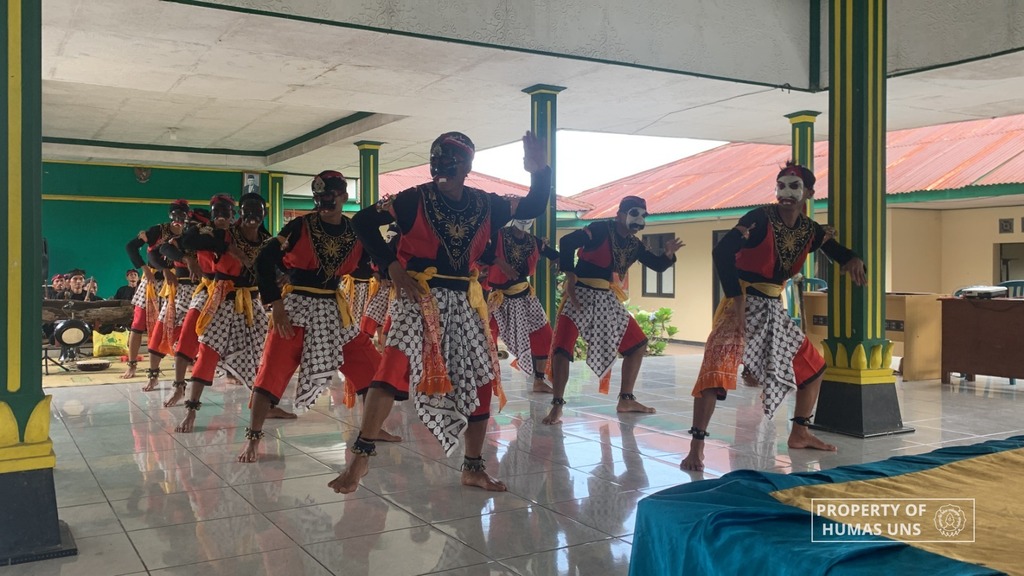 Mahasiswa UNS dan Petani Padukan Unsur Pertanian dan Kebudayaan di Dusun Puton, Karanganyar
