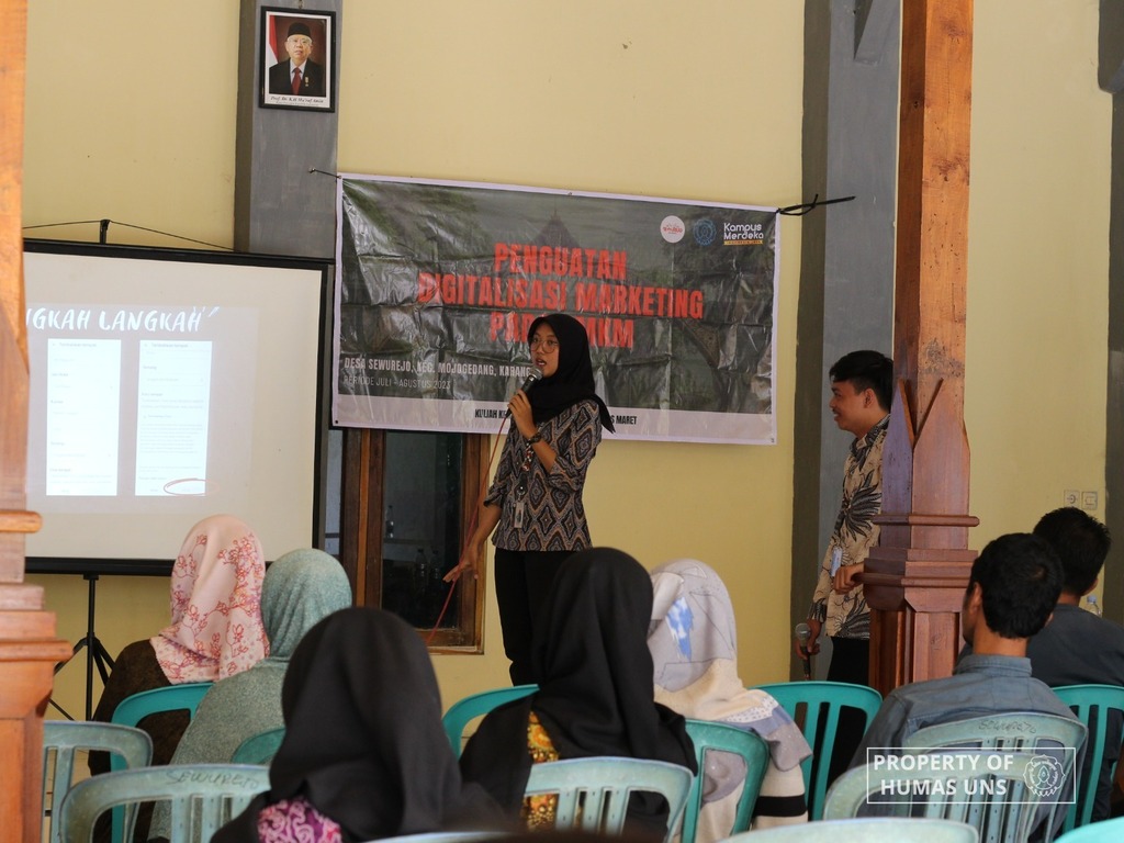 Kelompok KKN 185 UNS Ajarkan Digitalisasi Pemasaran pada UMKM di Desa Sewurejo, Karanganyar