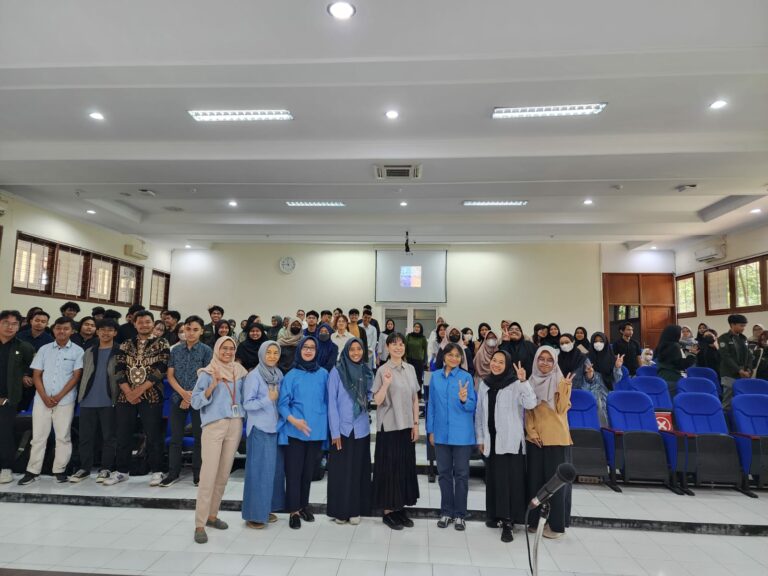 Dosen dari Kyushu University Bagikan Pengalaman Riset Lapangan Lintas Negara di UNS