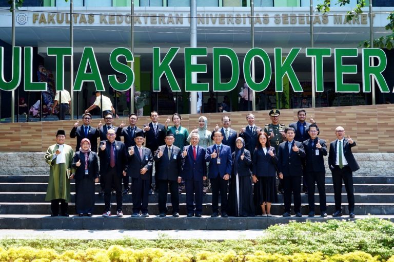 FK UNS Melepas Dokter Spesialis Baru Periode Oktober 2023