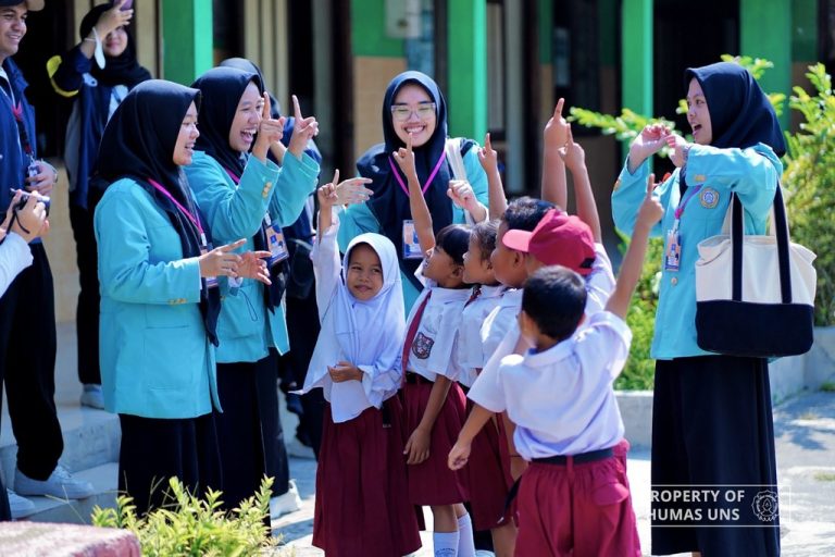 Mahasiswa Prodi Kedokteran FK UNS Gelar Baksos di Desa Trosemi, Sukoharjo