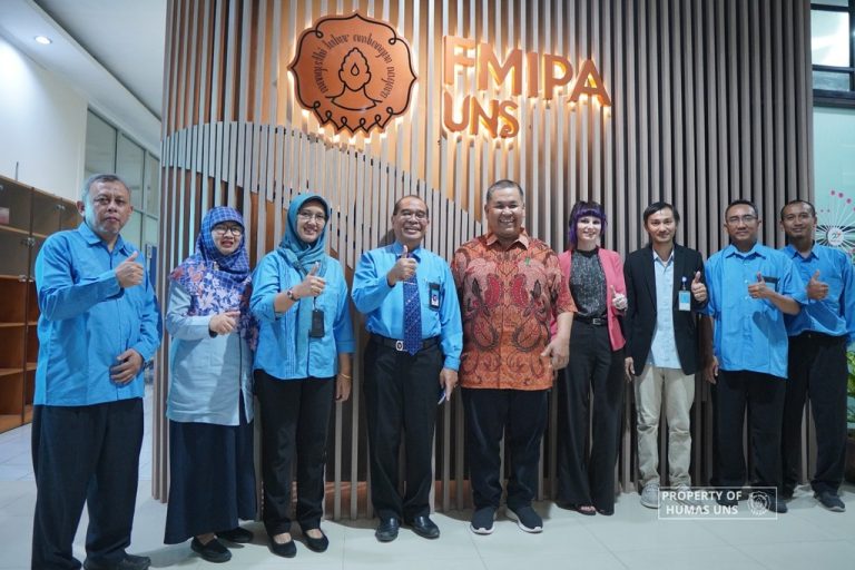 Prodi S-1 Matematika FMIPA UNS Mengikuti Assessment Akreditasi Internasional ASIIN