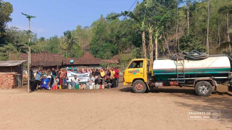 Tzu Chi dan KAFP UNS Salurkan 300.000 Liter Air di Gunungkidul dan Bantul