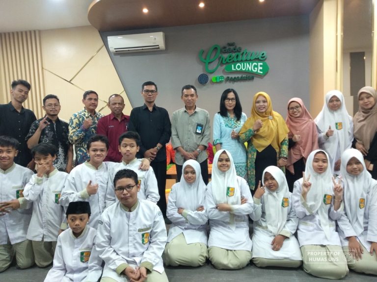 Budayakan Literasi, SMP Djama’atul Ichwan Berkunjung ke Perpustakaan UNS