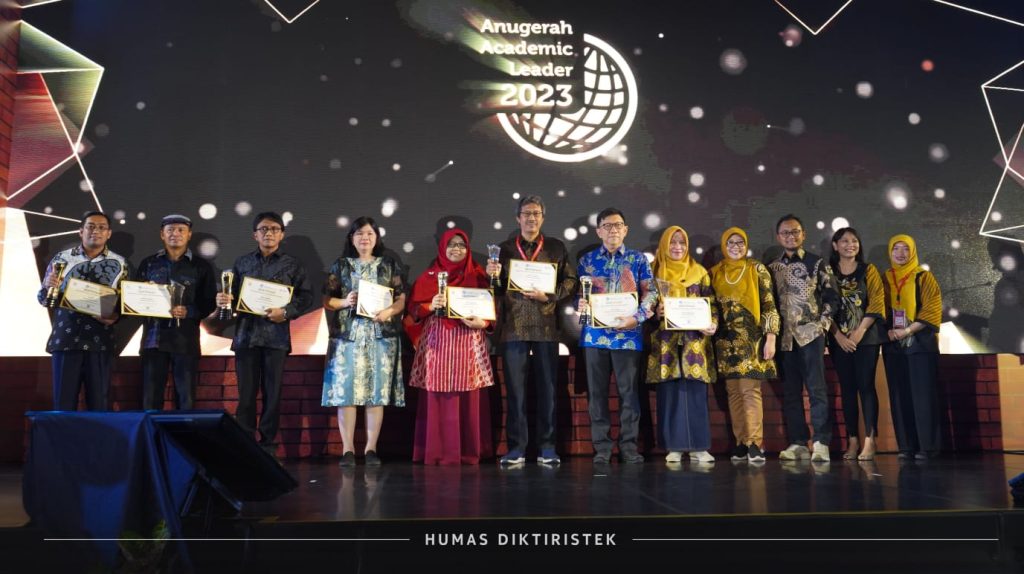 Dua Dosen UNS Raih Anugerah Academic Leader dari Kemendikbudristek