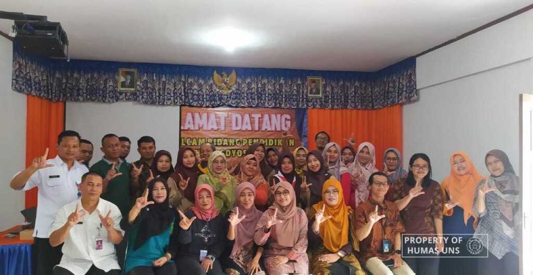 Tim Pengabdian dari SV UNS Launching Direktori Elektronik SD di Ngargoyoso, Karanganyar