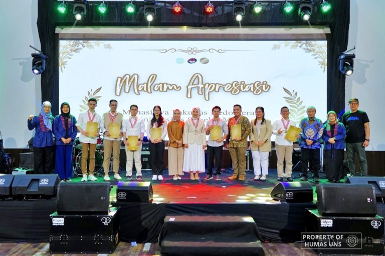 FK UNS Berikan Penghargaan kepada Mahasiswa Berprestasi Tahun 2023