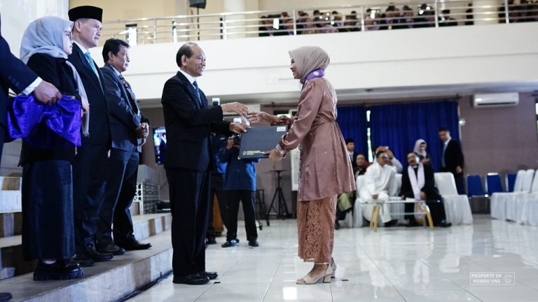 FKIP UNS Lepas Lulusan PPG Prajabatan Gelombang 1 Tahun 2022