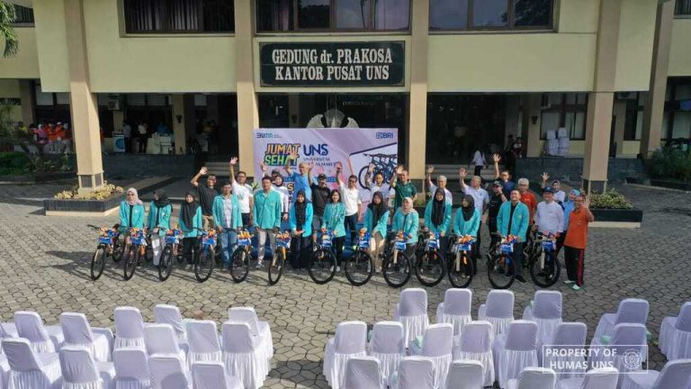 BRI Berikan 13 Sepeda kepada Mahasiswa UNS
