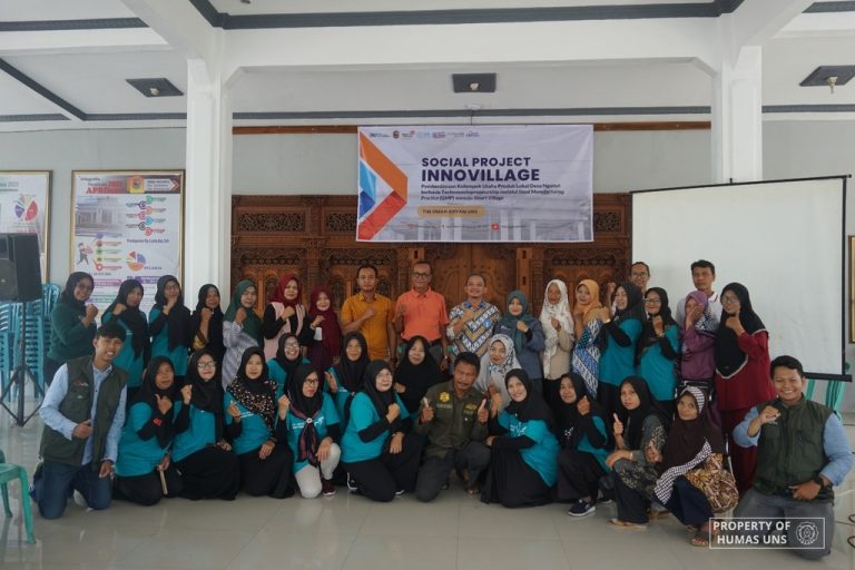 Gelar Program Sociopreneurship, Tim Omah Anyam UNS Dampingi UMKM Lokal Desa Ngunut, Karanganyar