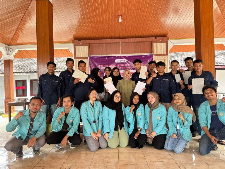 KKN UNS Kelompok 48 Berdayakan Masyarakat Desa Kayuapak Melalui Sustainable Waste Management