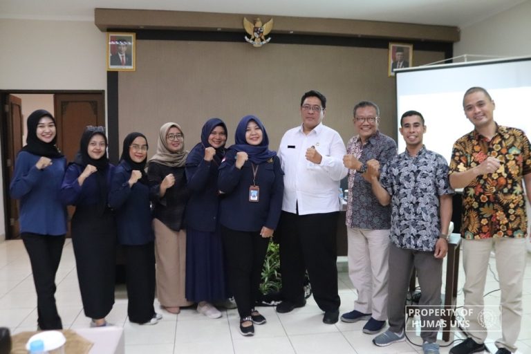 Prodi D4 Demografi dan Pencatatan Sipil SV UNS dan IKI Gelar FGD Tentang Kependudukan