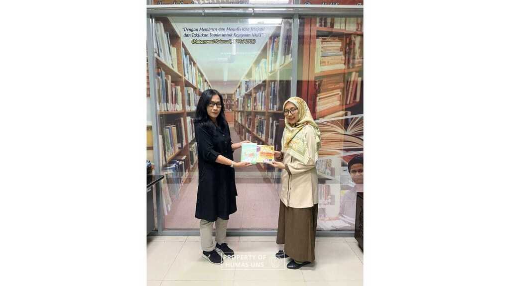 UPT Perpustakaan UNS Berikan Donasi Buku untuk SD Muhammadiyah PK Kottabarat