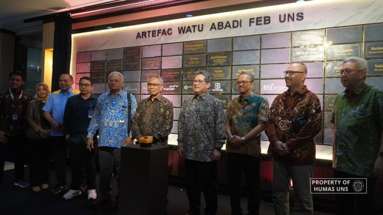 Artefac Watu Abadi FEB UNS Diresmikan, Dalam Semalam Terkumpul Rp2 Miliar