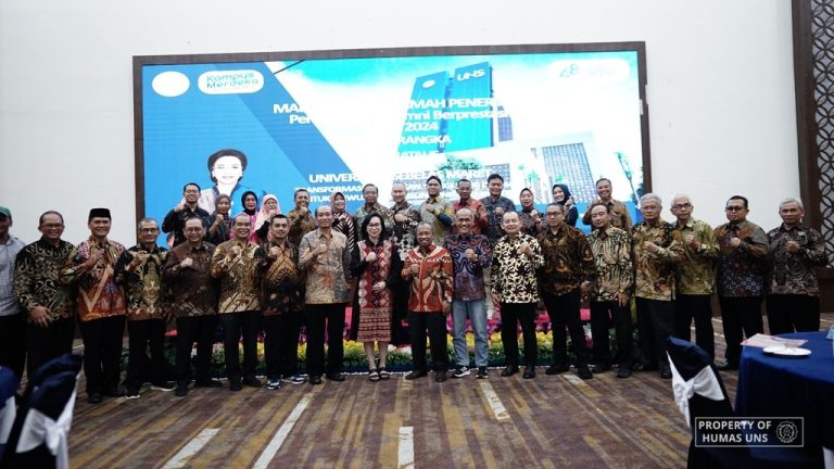 UNS Berikan Penghargaan bagi Alumni Berprestasi