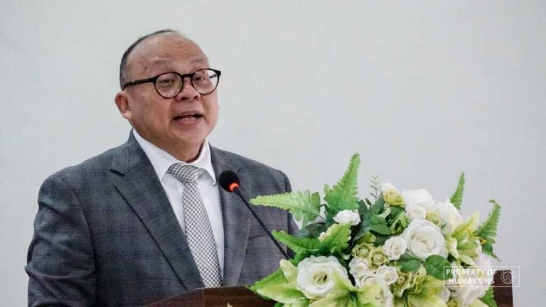Deputi Komisioner Advisor Senior Direktorat Operasional SDM OJK Raih Gelar Doktor dari UNS