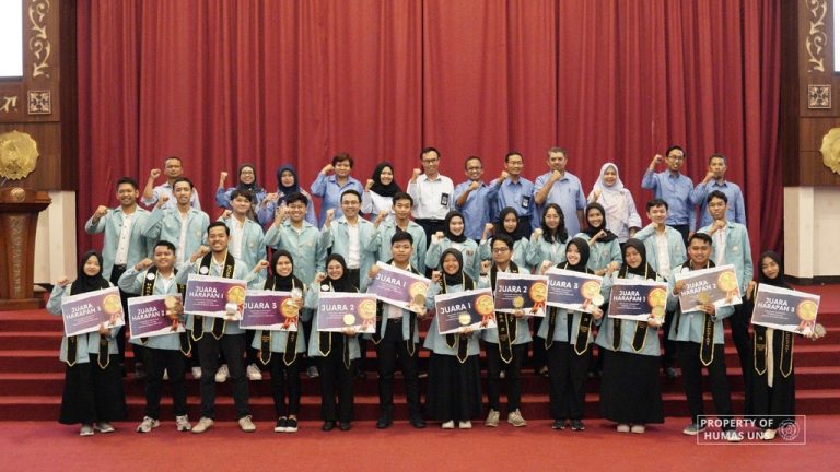 Imapres Berikan Penghargaan Kepada Mahasiswa Berprestasi UNS 2024
