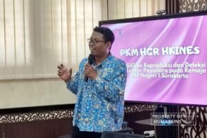 Grup Riset HKINES FK UNS Beri Pendidikan Reproduksi dan Deteksi Dini Kanker Payudara di SMP N 1 Surakarta