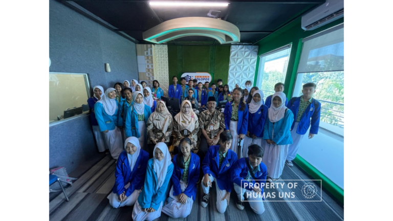Mahasiswa MBKM FP UNS Bersama Solopos Gelar Workshop Videografi di SMP N 7 Surakarta