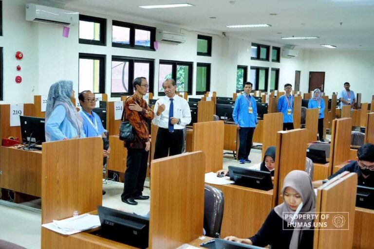 Panitia SNPMB Pusat Melakukan Monitoring UTBK SNBT di UNS