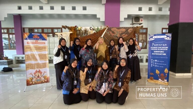 Tim Hibah MBKM Pendidikan Sejarah UNS Selenggarakan Pameran Belangkon