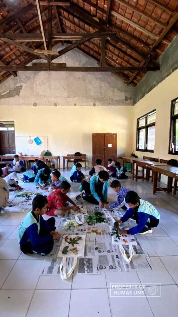 Tim MBKM UNS Adakan Ecoprint Workshop Bersama Siswa SDN 02 Melikan, Klaten