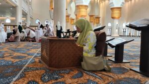DWP UNS Kunjungi Masjid Raya Sheikh Zayed Solo