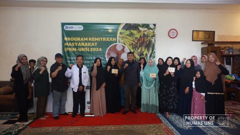 FP UNS Hibahkan Freezer Box untuk UMKM Desa Beruk, Karanganyar