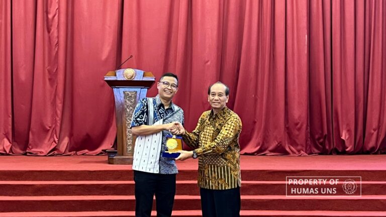 IMIP Tawarkan Kesempatan Magang hingga Beasiswa Melalui Sosialisasi dan Kuliah Umum di UNS