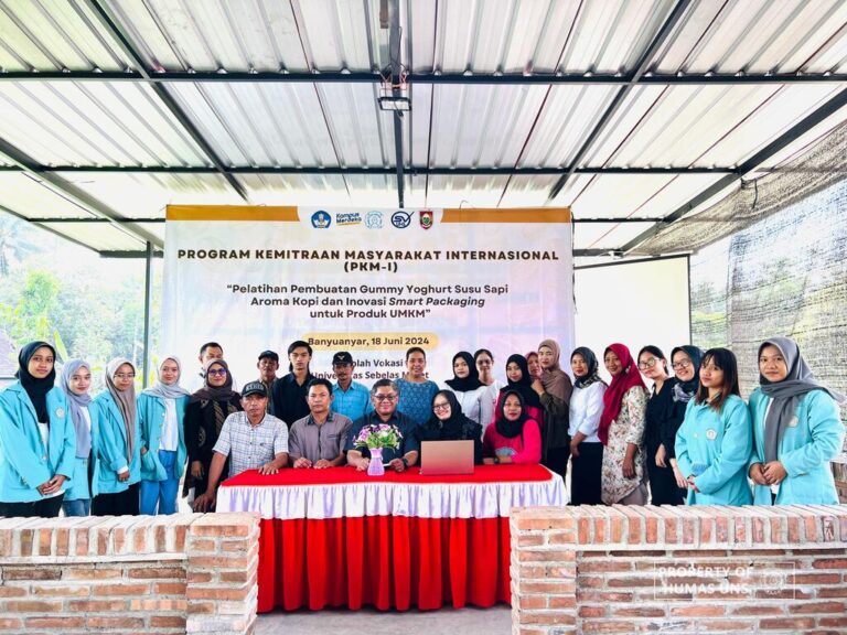 Tim PKM-I UNS Gelar Pelatihan Membuat Gummy Yoghurt Coffee dan Smart Packaging