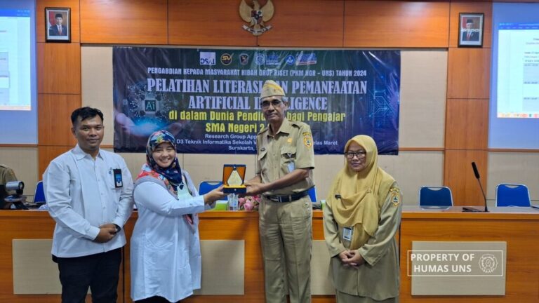 Tim Pengabdian Prodi D3 Teknik Informatika UNS Gelar Pelatihan Literasi dan Pemanfaatan AI dalam Dunia Pendidikan di SMA N 2 Surakarta