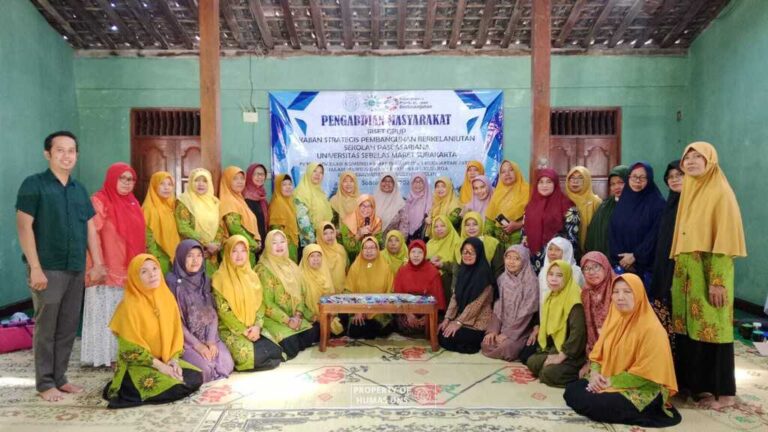 GR Kajian Strategis Pembangunan Berkelanjutan Sekolah Pascasarjana UNS Gelar Pelatihan Pengelolaan Limbah Rumah Tangga Berbasis Ekonomi