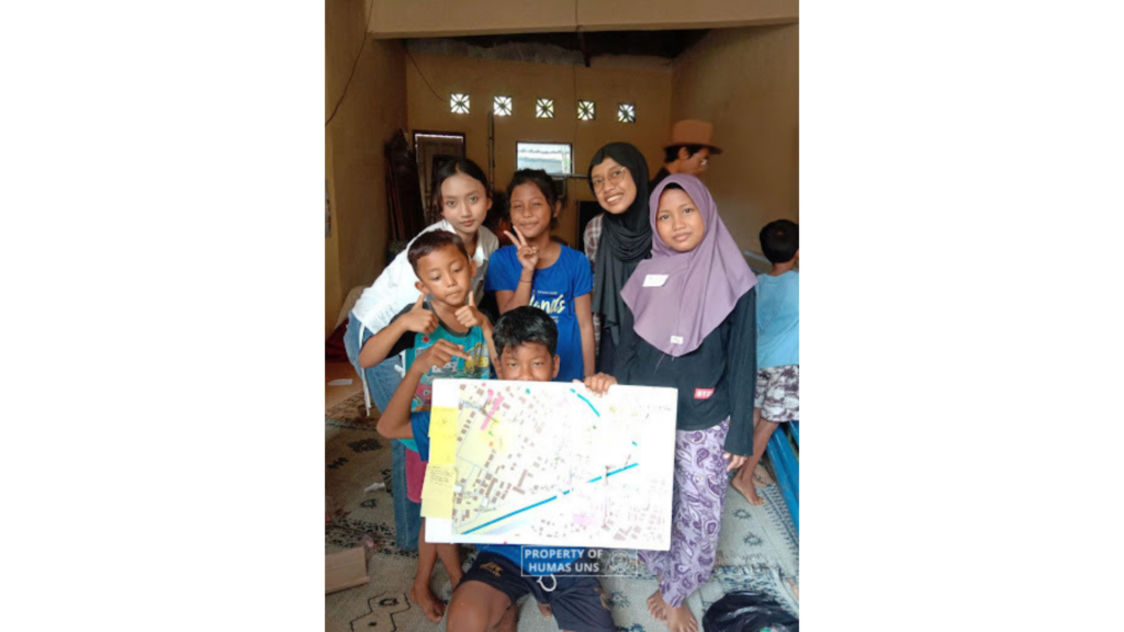 PSJ UNS Kembangkan Alat Edukasi Mitigasi Kebencanaan Bersama Pekarya Sungai Sumber